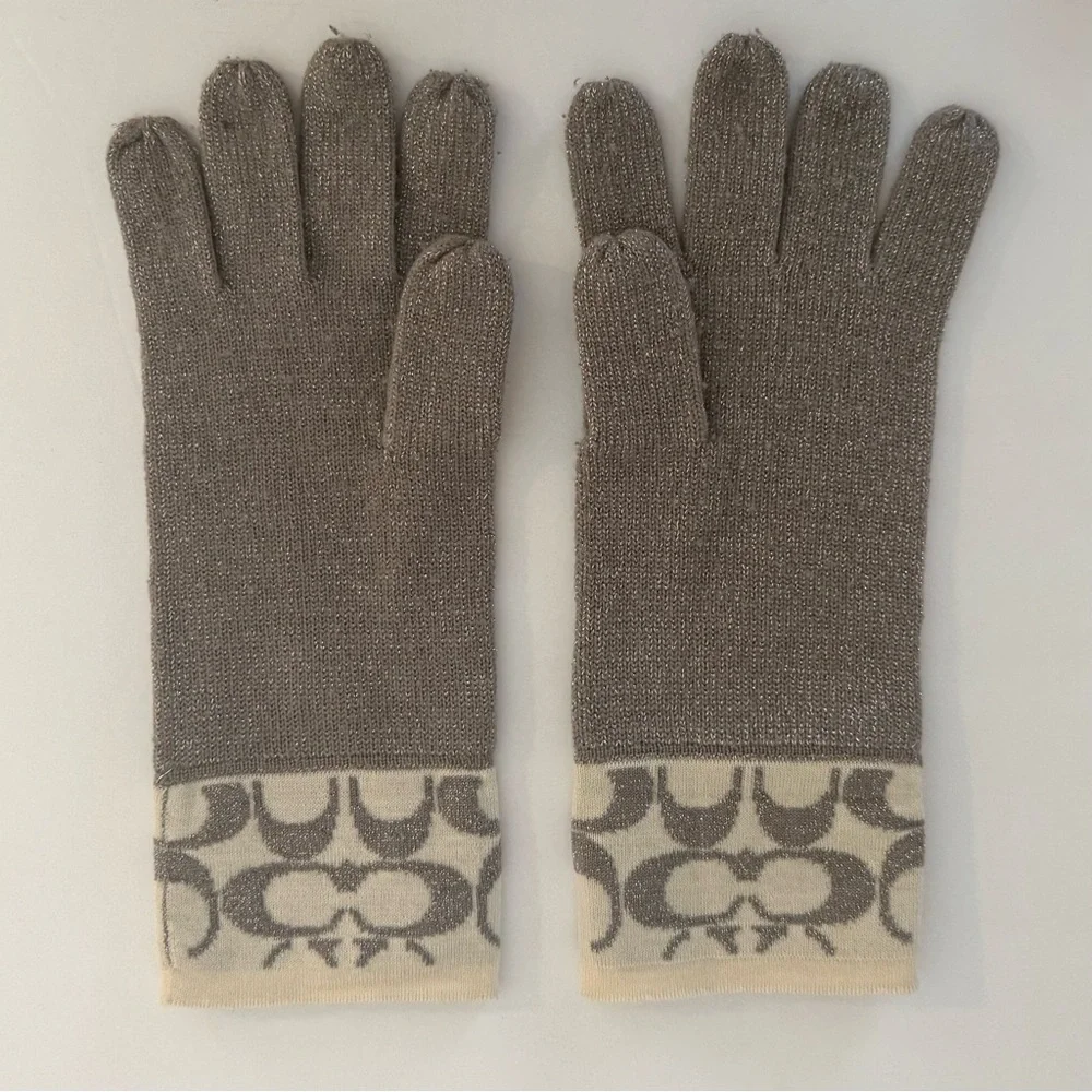 COACH Signature Logo Metallic Knit Gloves Grey Silver White Merino Wool NWOT - Picture 2 of 7